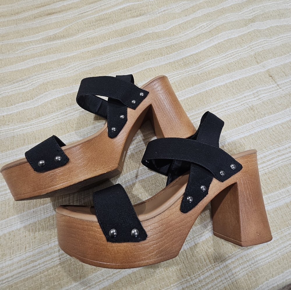 Sophia Taylor Black Strap Clogs